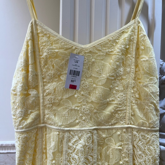 Tags on, sunshine yellow, lace dress, side zipper, size L. - Picture 4 of 12